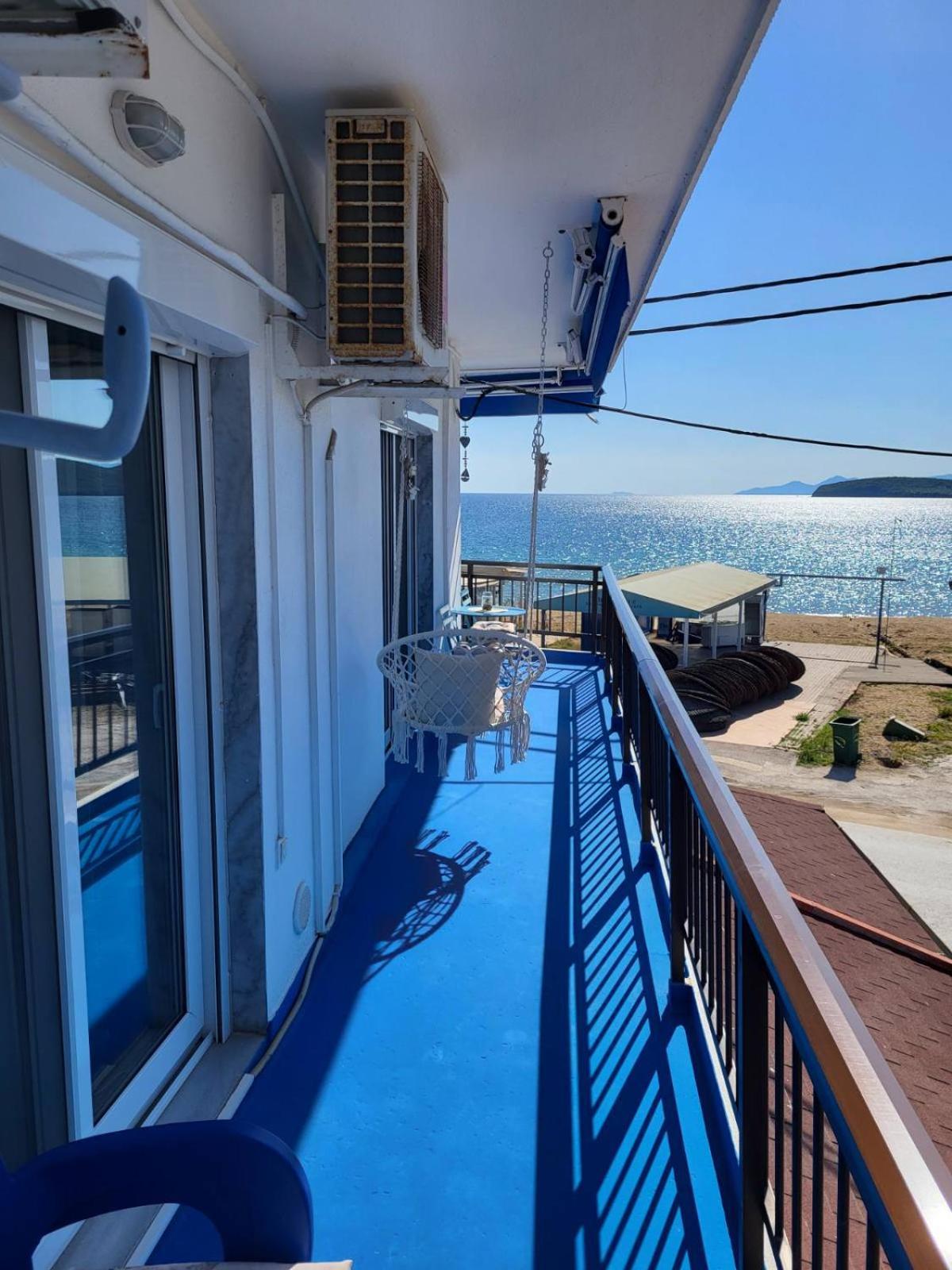 Upper Deck Apt. Apartment Néa Péramos Bagian luar foto